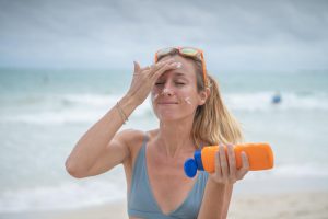 ویتامین سی  بعنوان محافظت کنند پوست در برابر اشعه آفتاب